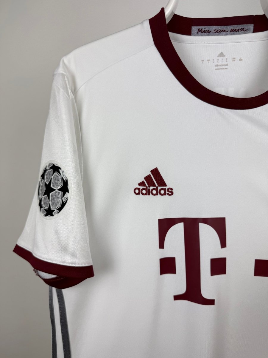 Robert Lewandowski - FC Bayern München 2016/17 udebane trøje 🇵🇱