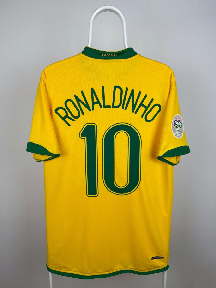 Ronaldinho - Brazil 2006 home jersey 🇧🇷