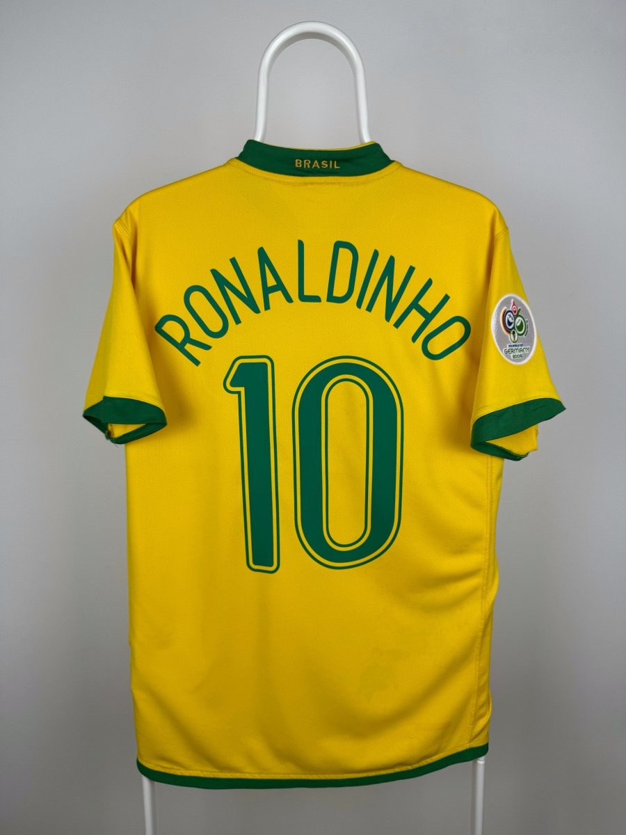 Ronaldinho - Brazil 2006 home shirt 🇧🇷