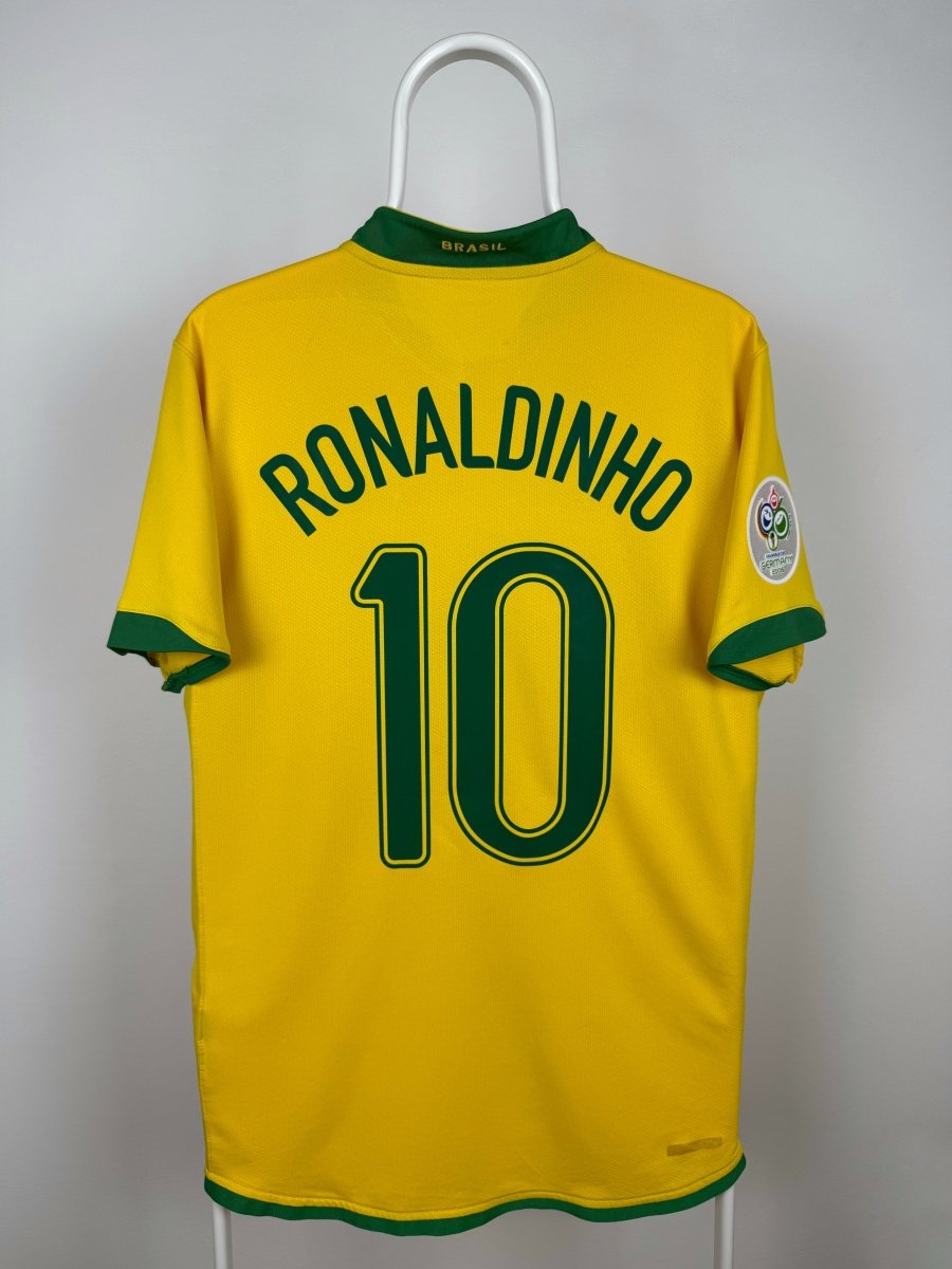 Ronaldinho - Brazil 2006 home shirt 🇧🇷