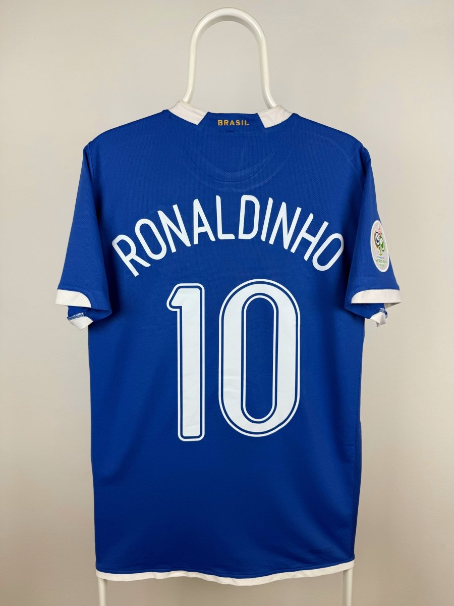 Ronaldinho - Brazil 2006 away shirt 🇧🇷
