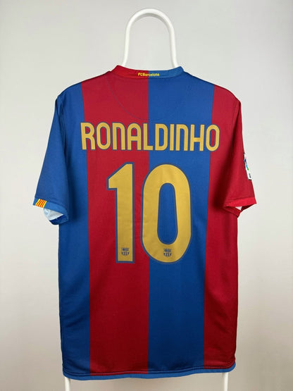 Ronaldinho - FC Barcelona 2006/07 home shirt 🇧🇷